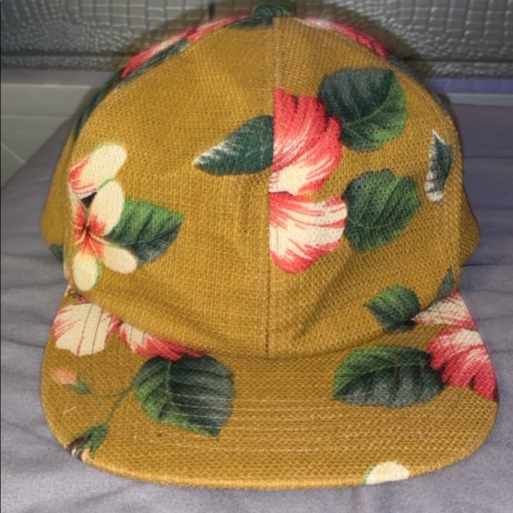 Stussy Hat adjustable with flowers